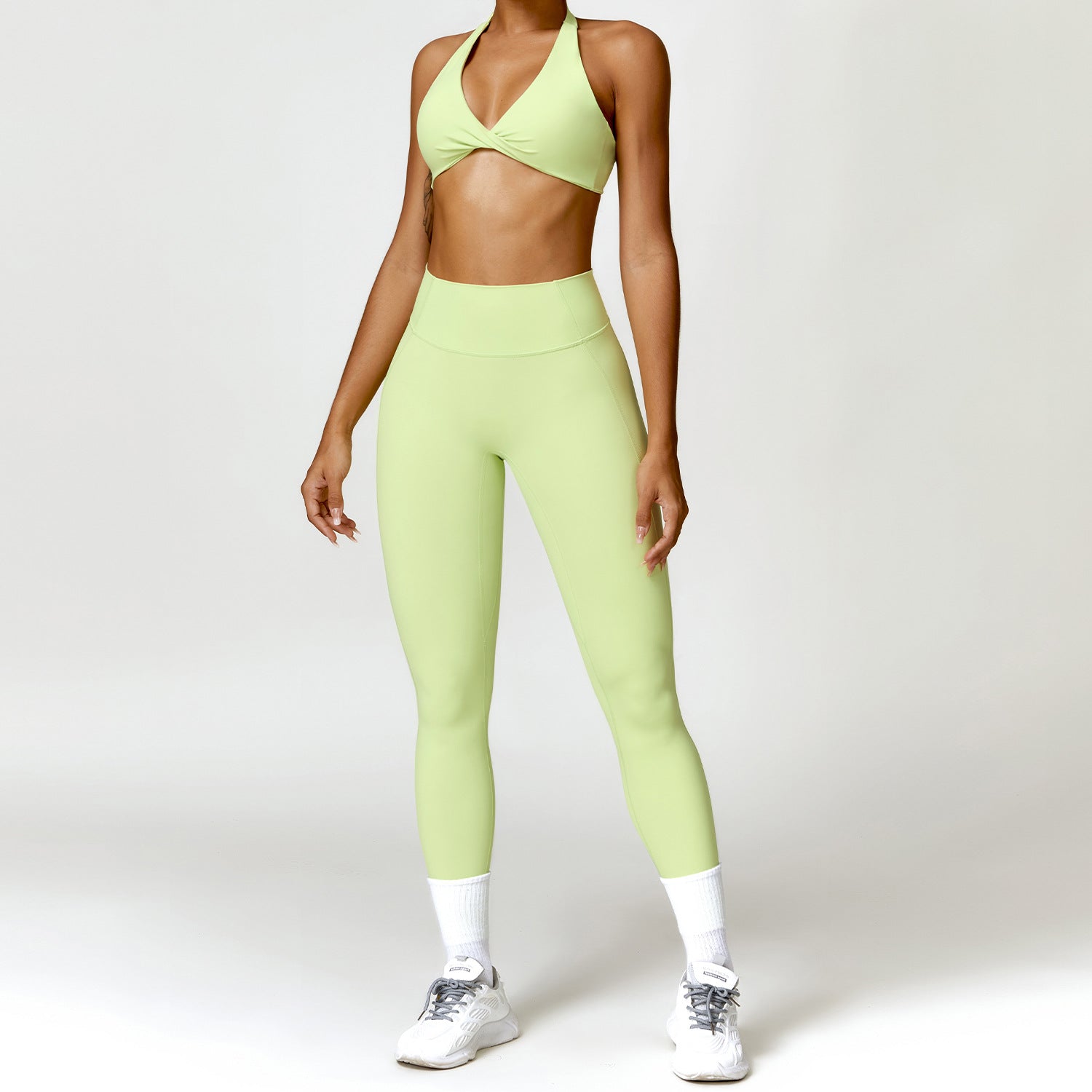brassière, short et legging