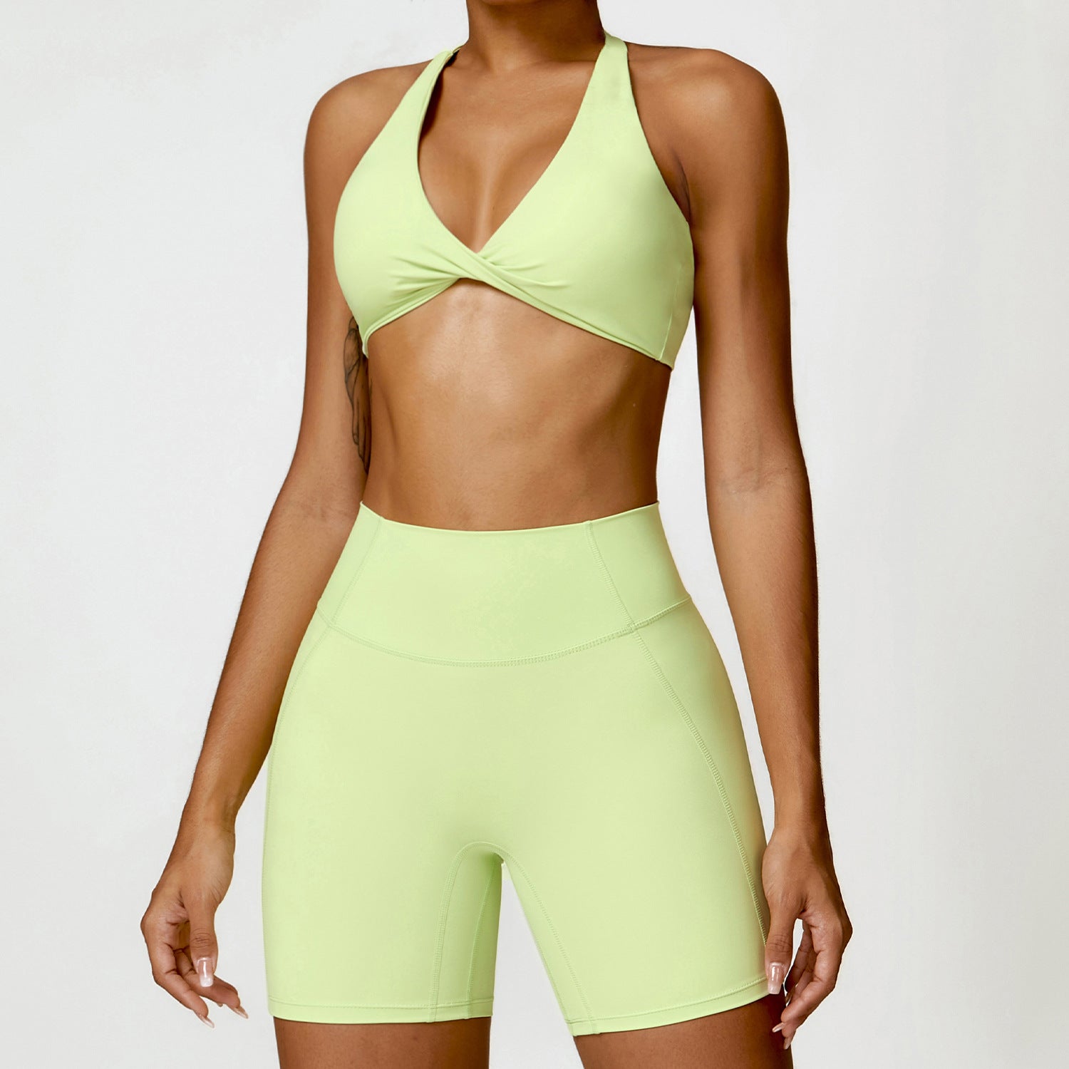 brassière, short et legging